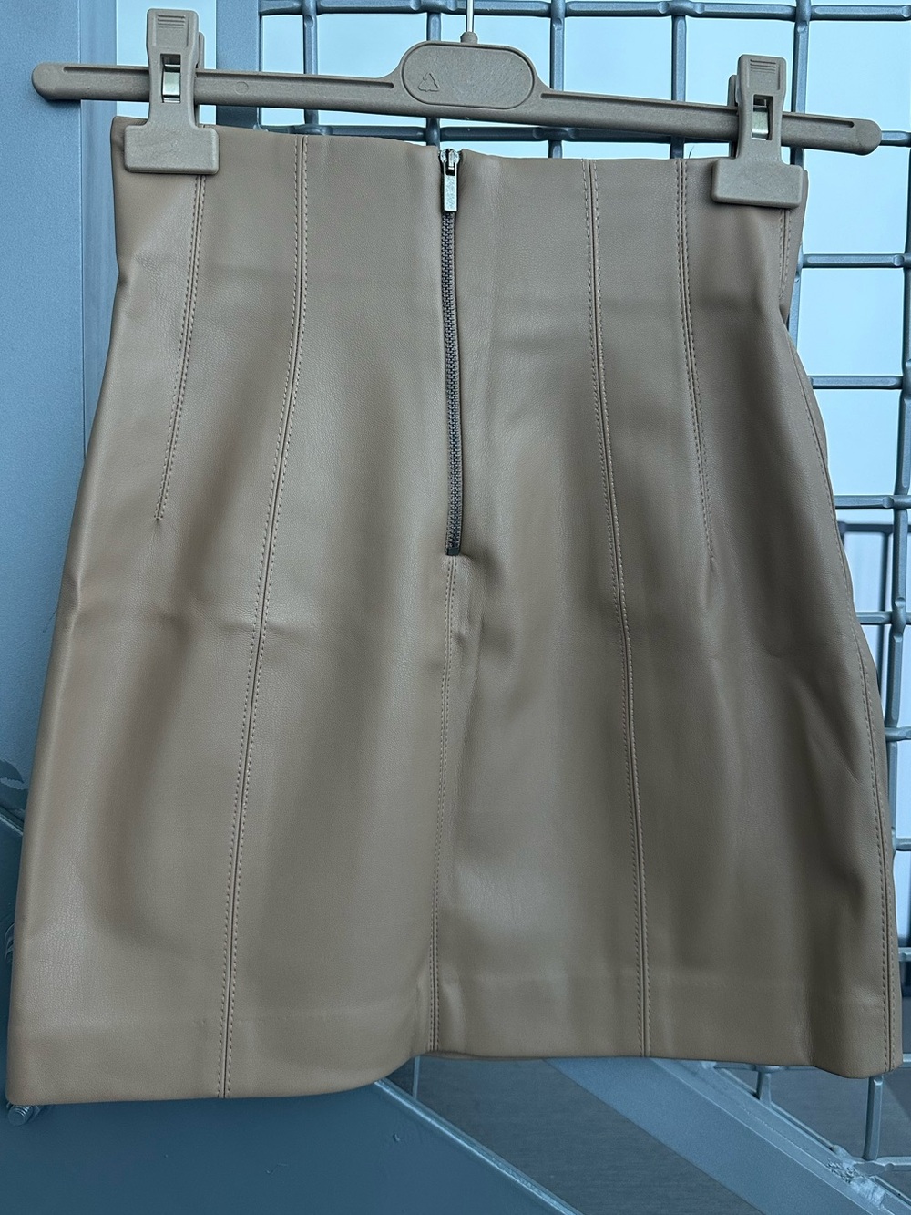 Zara tan faux leather high-waisted mini skirt with zipper Size XS - Picture 3 of 6